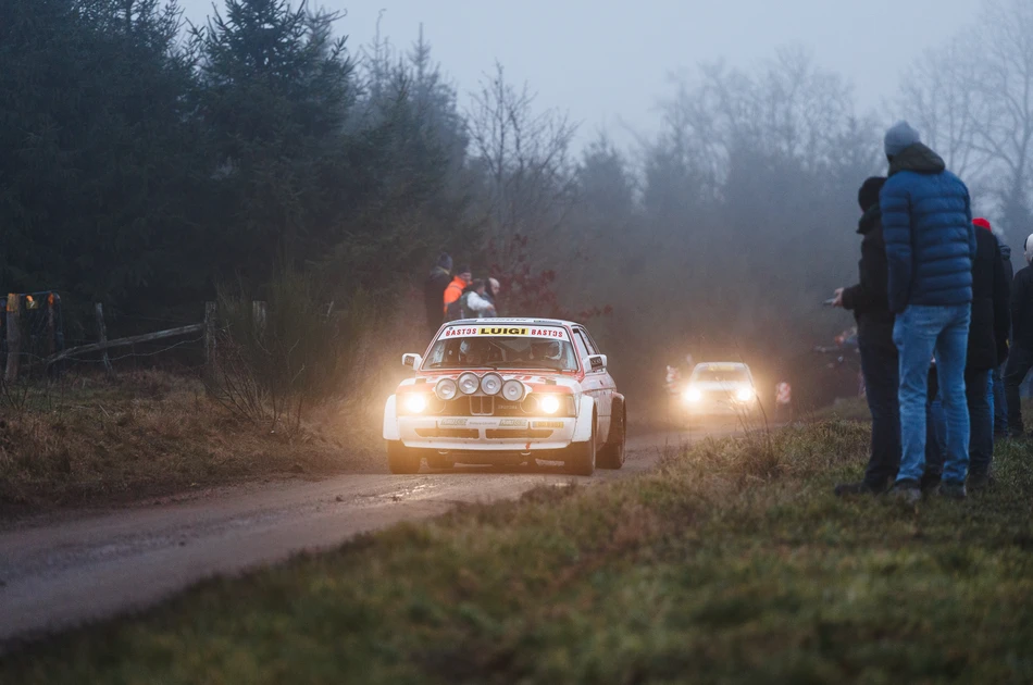 BMW e30 being chased on stage